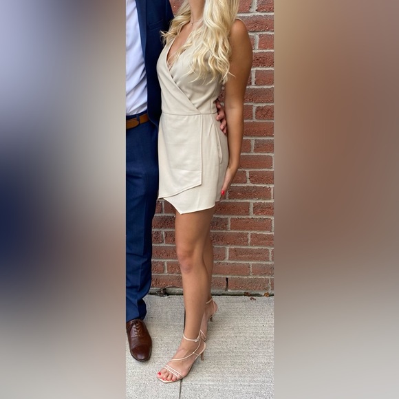 Abercrombie & Fitch Cream Romper Size 2 - Picture 4 of 4